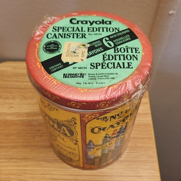 Vintage 80's Crayola Tin Sealed - Picture 2 of 3